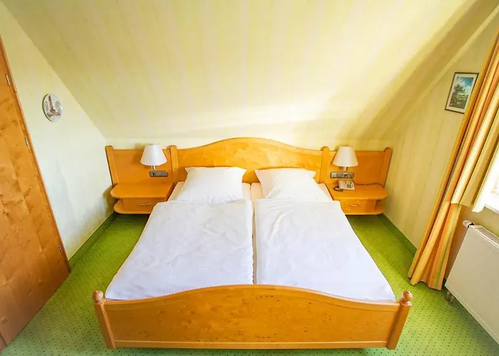 Hotel-pension מלון *